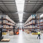 Jak zoptymalizować przestrzeń w centrum logistycznym? Postaw na solidne regały magazynowe